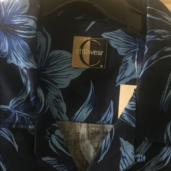 Brand new with tags UA beach style shirt - Picture 3 of 3